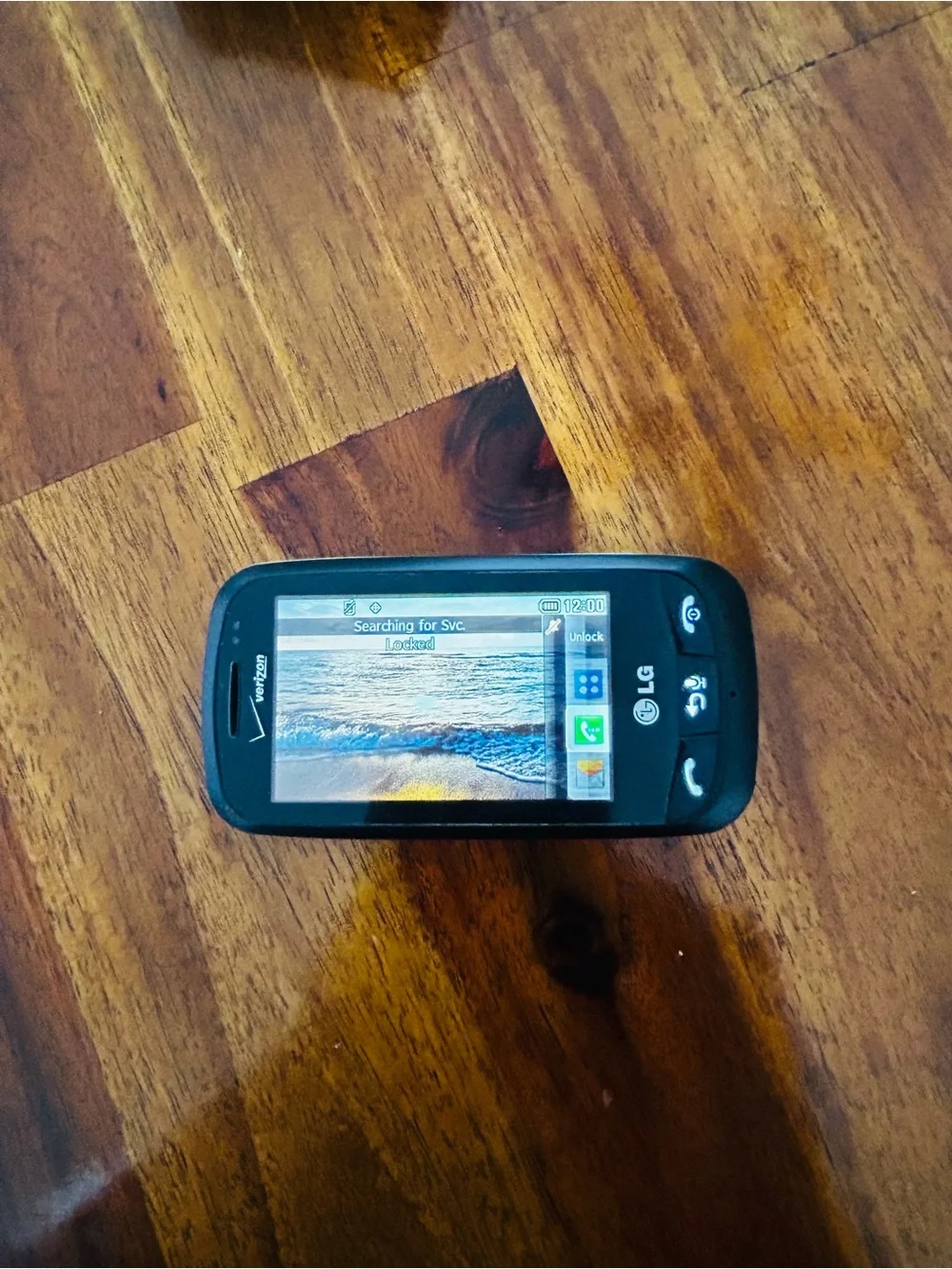 LG VN270 Black Touchscreen Slider Phone with Black Charger and Velcro Case